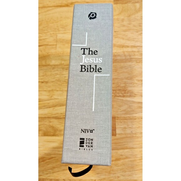 The Jesus Bible, NIV Edition, Cloth over Board, Gray Linen, Zondervan Bibles - Picture 3 of 11